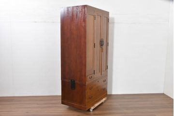 和製ビンテージ　専門店にてリペア済　前面桐材　透かしの金具がアクセント!和の美を纏うワードローブ(R-084691)