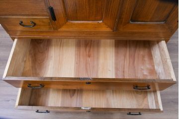 和製ビンテージ　専門店にてリペア済　前面桐材　透かしの金具がアクセント!和の美を纏うワードローブ(R-084691)
