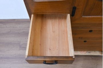 和製ビンテージ　専門店にてリペア済　前面桐材　透かしの金具がアクセント!和の美を纏うワードローブ(R-084691)