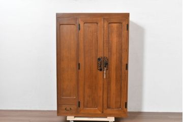 和製ビンテージ　専門店にてリペア済　前面桐材　透かしの金具がアクセント!和の美を纏うワードローブ(R-084692)
