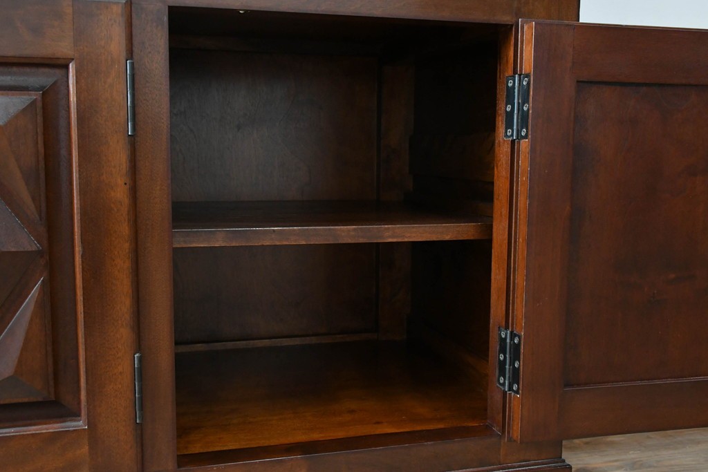 中古　超美品!!　特注　松本民芸家具　クラシカルな重厚感漂う収納力抜群のキャビネット　定価約100万円　(R-084694)