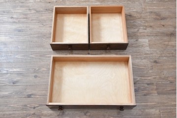 中古　超美品!!　特注　松本民芸家具　クラシカルな重厚感漂う収納力抜群のキャビネット　定価約100万円　(R-084694)