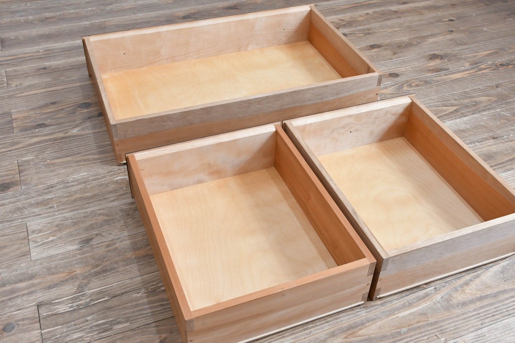 中古　超美品!!　特注　松本民芸家具　クラシカルな重厚感漂う収納力抜群のキャビネット　定価約100万円　(R-084694)