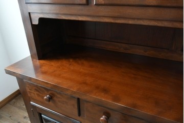 中古　超美品!!　特注　松本民芸家具　クラシカルな重厚感漂う収納力抜群のキャビネット　定価約100万円　(R-084694)