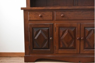 中古　超美品!!　特注　松本民芸家具　クラシカルな重厚感漂う収納力抜群のキャビネット　定価約100万円　(R-084694)