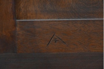 中古　超美品!!　特注　松本民芸家具　クラシカルな重厚感漂う収納力抜群のキャビネット　定価約100万円　(R-084694)