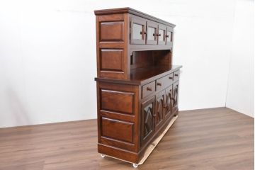 中古　超美品!!　特注　松本民芸家具　クラシカルな重厚感漂う収納力抜群のサイドキャビネット(戸棚、収納棚)(定価約100万円)(R-084694)