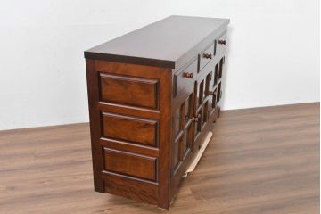 中古　超美品!!　特注　松本民芸家具　ぶ厚い天板が安心感と高級感を感じさせインテリアの主役になるサイドボード(サイドキャビネット、収納棚、飾り棚、戸棚)(定価約65万円)(R-084695)