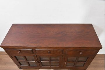 中古　超美品!!　特注　松本民芸家具　ぶ厚い天板が安心感と高級感を感じさせインテリアの主役になるサイドボード(サイドキャビネット、収納棚、飾り棚、戸棚)(定価約65万円)(R-084695)