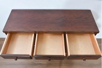 中古　超美品!!　特注　松本民芸家具　ぶ厚い天板が安心感と高級感を感じさせインテリアの主役になるサイドボード(サイドキャビネット、収納棚、飾り棚、戸棚)(定価約65万円)(R-084695)