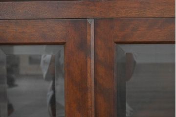 中古　超美品!!　特注　松本民芸家具　ぶ厚い天板が安心感と高級感を感じさせインテリアの主役になるサイドボード(サイドキャビネット、収納棚、飾り棚、戸棚)(定価約65万円)(R-084695)