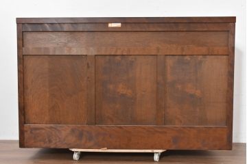 中古　超美品!!　特注　松本民芸家具　ぶ厚い天板が安心感と高級感を感じさせインテリアの主役になるサイドボード(サイドキャビネット、収納棚、飾り棚、戸棚)(定価約65万円)(R-084695)