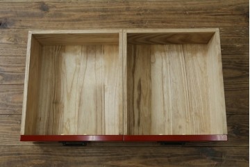 中古　超美品!　高島屋購入品　総漆塗り　深紅の色彩と使いやすい多段構成が魅力の小箪笥　定価約70万円　(R-084697)