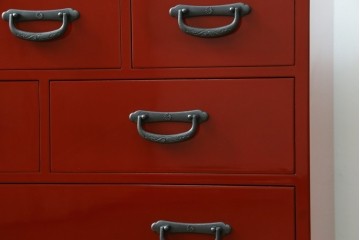 中古　超美品!　高島屋購入品　総漆塗り　深紅の色彩と使いやすい多段構成が魅力の小箪笥　定価約70万円　(R-084697)