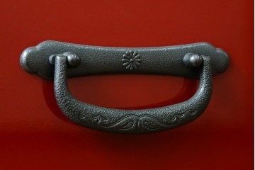 中古　超美品!　高島屋購入品　総漆塗り　深紅の色彩と使いやすい多段構成が魅力の小箪笥　定価約70万円　(R-084697)