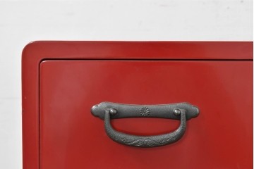 中古　超美品!　高島屋購入品　総漆塗り　深紅の色彩と使いやすい多段構成が魅力の小箪笥　定価約70万円相当　(R-084697)