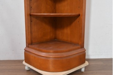 中古　美品　横浜ダニエル(daniel)　彫り装飾や滑らかな曲線が美しいコーナーラック　(R-084698)