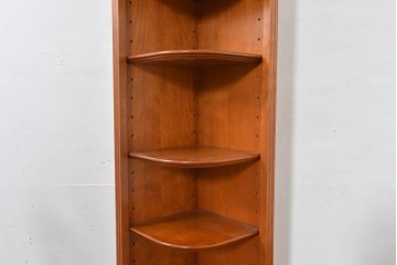 中古　美品　横浜ダニエル(daniel)　彫り装飾や滑らかな曲線が美しいコーナーラック　(R-084698)