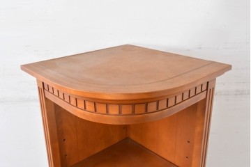 中古　美品　横浜ダニエル(daniel)　彫り装飾や滑らかな曲線が美しいコーナーラック　(R-084698)