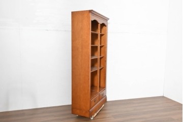 中古　美品　横浜ダニエル(daniel)　気品漂うデザインが空間を格調高く演出する本棚　(R-084699)