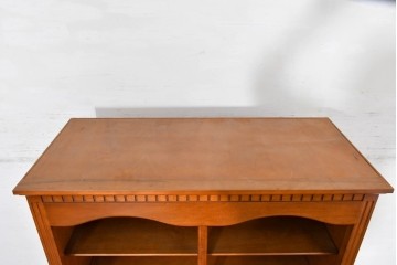 中古　美品　横浜ダニエル(daniel)　気品漂うデザインが空間を格調高く演出する本棚　(R-084699)