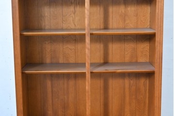 中古　美品　横浜ダニエル(daniel)　気品漂うデザインが空間を格調高く演出する本棚　(R-084699)