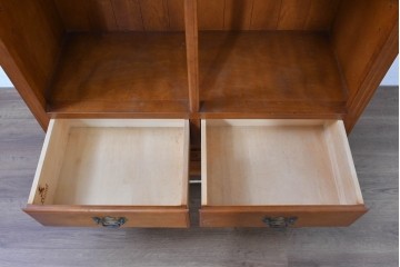 中古　美品　横浜ダニエル(daniel)　気品漂うデザインが空間を格調高く演出する本棚　(R-084699)