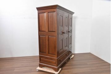 中古　超美品　特注品!!　松本民芸家具　重厚感と品格が際立つクラシックな洋服タンス(ワードローブ、ジャケットタンス、収納棚、衣装タンス)(定価約130万円)(R-084700)