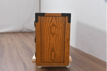 中古　美品　引き出し15杯　和の空間作りにおすすめのローチェスト　(R-084708)