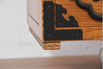 中古　美品　引き出し15杯　和の空間作りにおすすめのローチェスト　(R-084708)