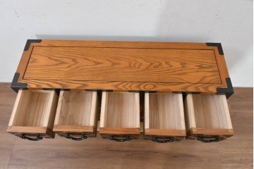 中古　美品　引き出し15杯　和の空間作りにおすすめのローチェスト　(R-084708)
