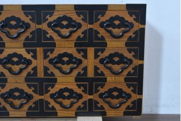中古　美品　引き出し15杯　和の空間作りにおすすめのローチェスト　(R-084708)