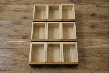 中古　美品　引き出し15杯　和の空間作りにおすすめのローチェスト　(R-084708)