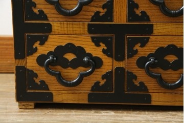 中古　美品　引き出し15杯　和の空間作りにおすすめのローチェスト　(R-084708)