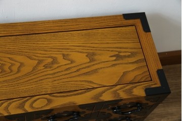 中古　美品　引き出し15杯　和の空間作りにおすすめのローチェスト　(R-084708)