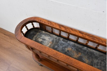 中古　美品　希少な廃番品!!　イタリア製　クラシカルな佇まいと実用性を兼ね備えたキャスター付き木製プランター　(R-084709)