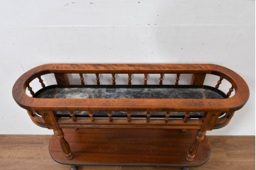 中古　美品　希少な廃番品!!　イタリア製　クラシカルな佇まいと実用性を兼ね備えたキャスター付き木製プランター　(R-084709)