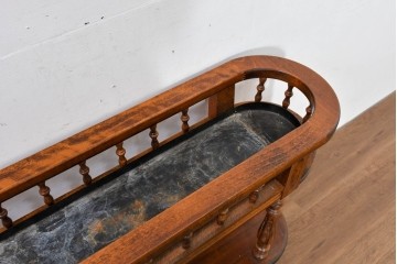 中古　美品　希少な廃番品!!　イタリア製　クラシカルな佇まいと実用性を兼ね備えたキャスター付き木製プランター　(R-084709)