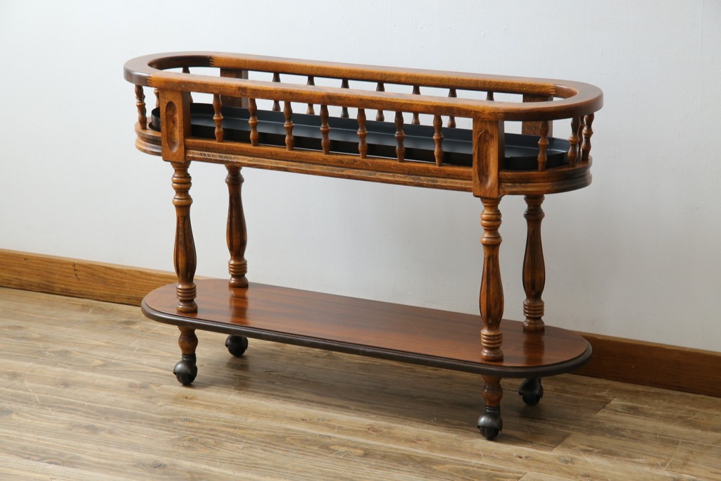 中古　美品　希少な廃番品!!　イタリア製　クラシカルな佇まいと実用性を兼ね備えたキャスター付き木製プランター　(R-084709)