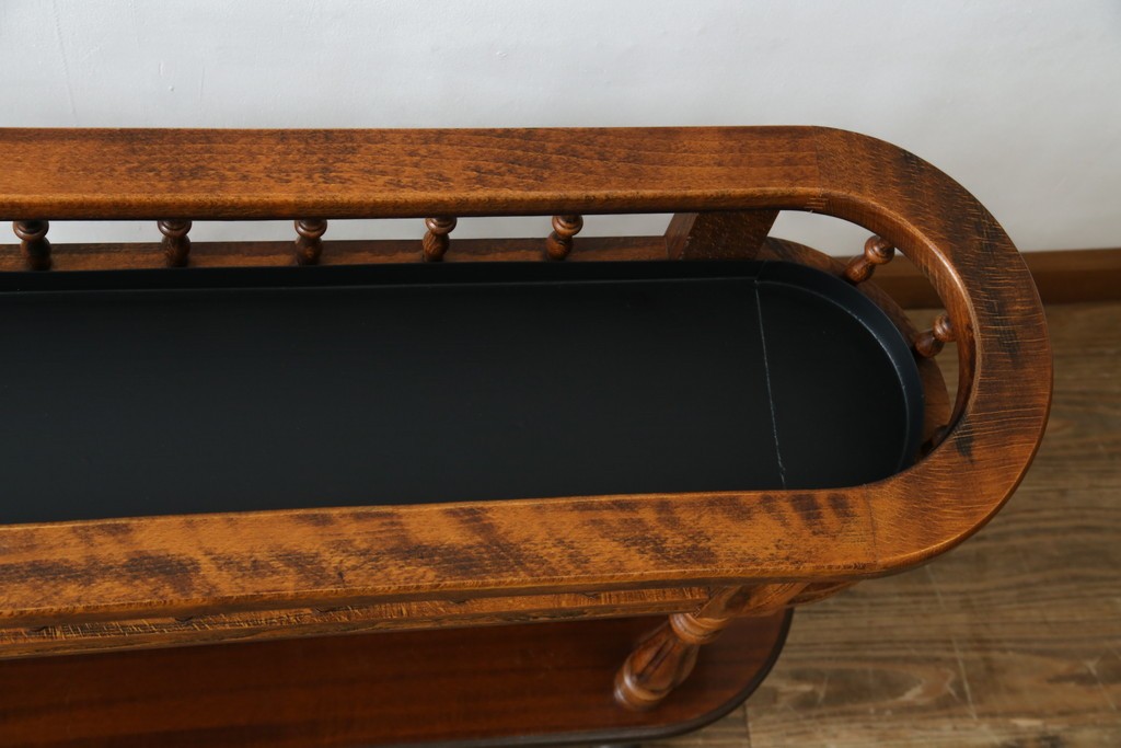 中古　美品　希少な廃番品!!　イタリア製　クラシカルな佇まいと実用性を兼ね備えたキャスター付き木製プランター　(R-084709)