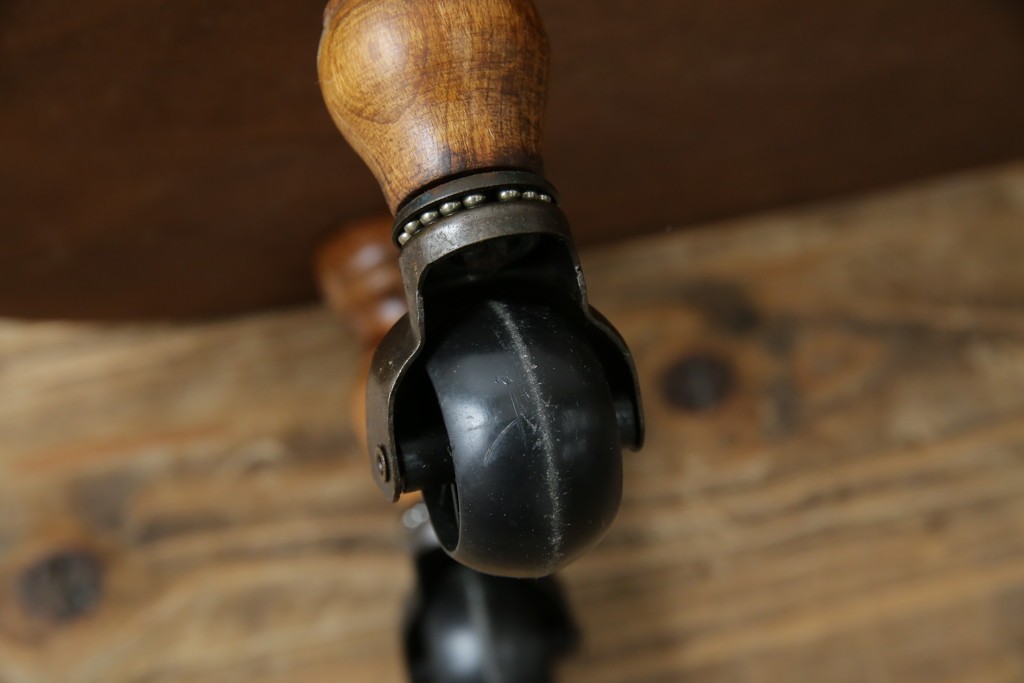 中古　美品　希少な廃番品!!　イタリア製　クラシカルな佇まいと実用性を兼ね備えたキャスター付き木製プランター　(R-084709)