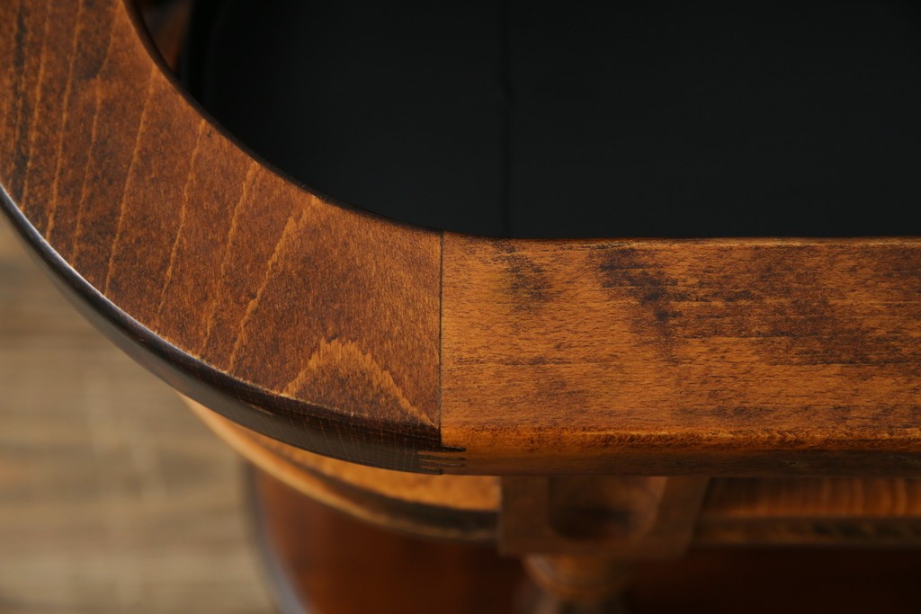 中古　美品　希少な廃番品!!　イタリア製　クラシカルな佇まいと実用性を兼ね備えたキャスター付き木製プランター　(R-084709)