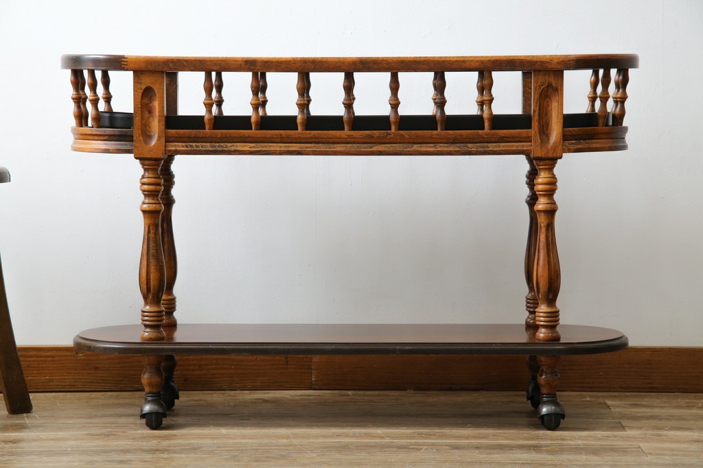 中古　美品　希少な廃番品!!　イタリア製　クラシカルな佇まいと実用性を兼ね備えたキャスター付き木製プランター　(R-084709)