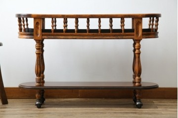 中古　美品　希少な廃番品!!　イタリア製　クラシカルな佇まいと実用性を兼ね備えたキャスター付き木製プランター　(R-084709)