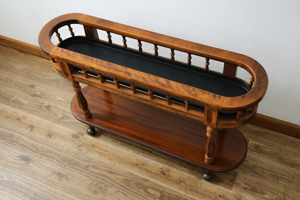 中古　美品　希少な廃番品!!　イタリア製　クラシカルな佇まいと実用性を兼ね備えたキャスター付き木製プランター　(R-084709)