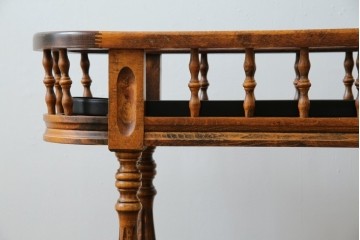 中古　美品　希少な廃番品!!　イタリア製　クラシカルな佇まいと実用性を兼ね備えたキャスター付き木製プランター　(R-084709)