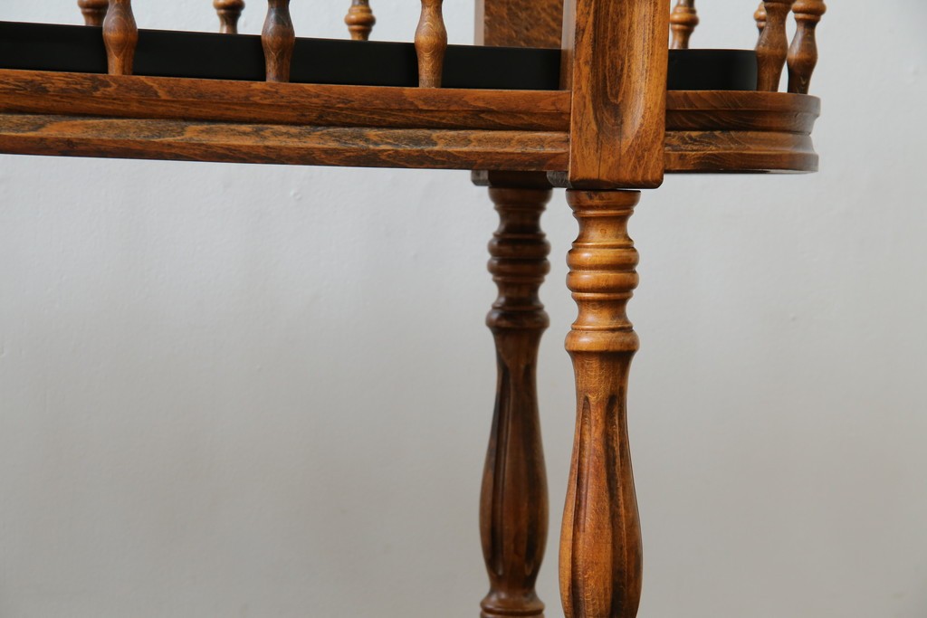 中古　美品　希少な廃番品!!　イタリア製　クラシカルな佇まいと実用性を兼ね備えたキャスター付き木製プランター　(R-084709)