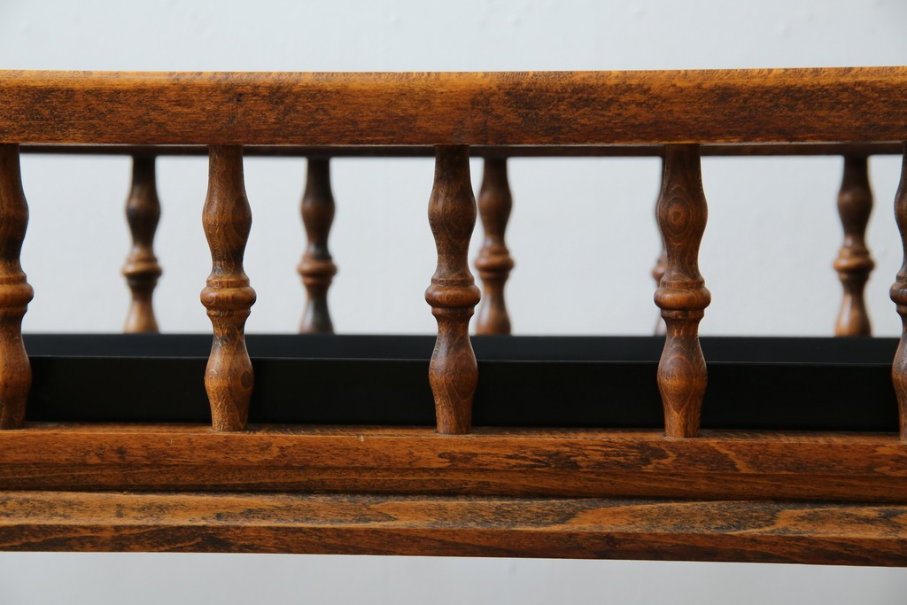 中古　美品　希少な廃番品!!　イタリア製　クラシカルな佇まいと実用性を兼ね備えたキャスター付き木製プランター　(R-084709)