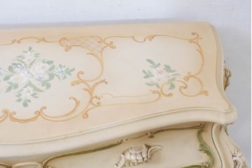 中古　美品　イタリア　SILIK(シリック)　繊細な装飾と気品あふれる佇まいが魅力的なサイドテーブル(サイドチェスト、コンソールテーブル、飾り台)(定価約140万円)(R-084710)