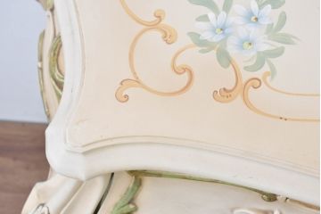 中古　美品　イタリア　SILIK(シリック)　繊細な装飾と気品あふれる佇まいが魅力的なサイドテーブル(サイドチェスト、コンソールテーブル、飾り台)(定価約140万円)(R-084710)
